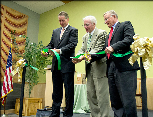 NY LIEUTENANT GOVERNOR ROBERT DUFFY, ESF PRESIDENT NEIL MURPHY AND STATE SENATOR JOHN DEFRANCISCO CUT THE RIBBON AT THE OFFICIAL OPENING OF ESF'S GATEWAY CENTER