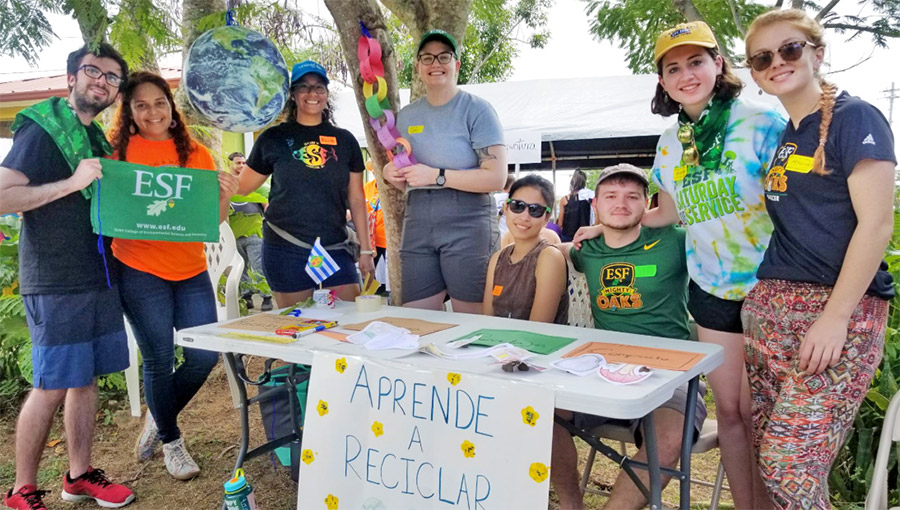 Students in Puerto Rico for winter break service project