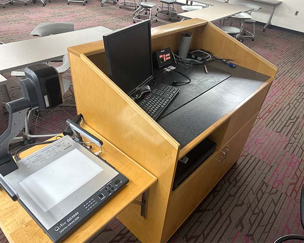 Teaching station in room 19 in Moon Library