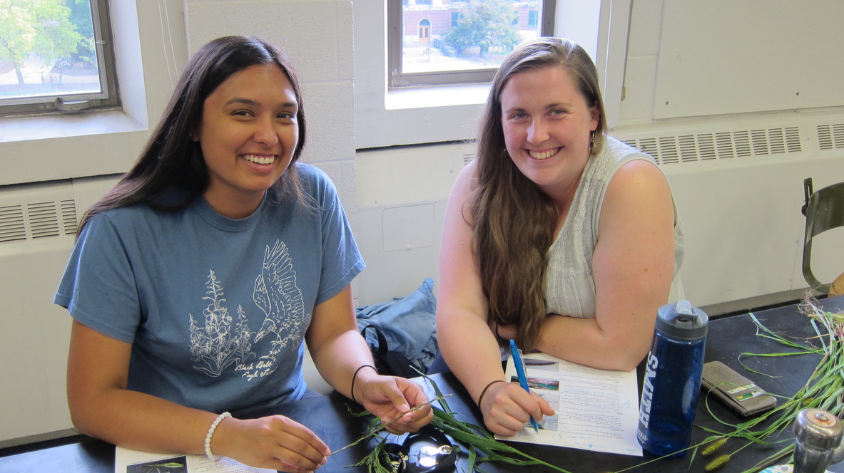 Dineh and Susie working together