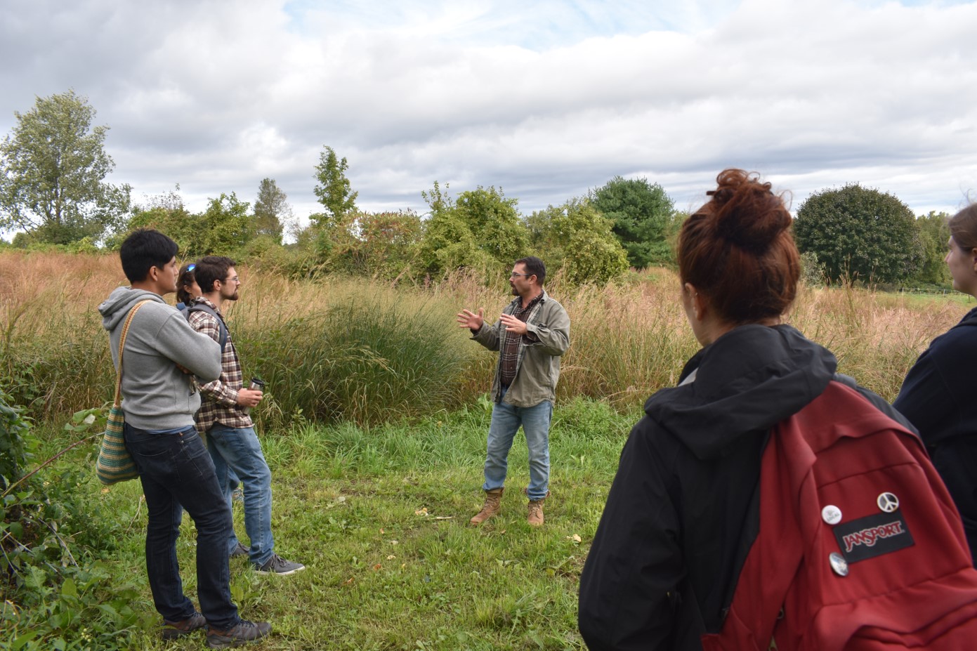 Professor Mike Schummer of the RSC teaching students in the field