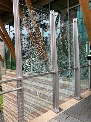 Birds glass panel at Gateway